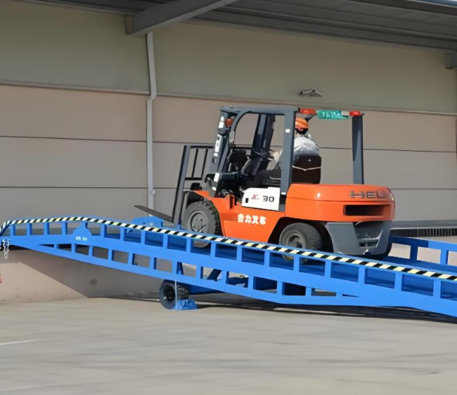 海西直辖移动式卸货平台（叉车用）